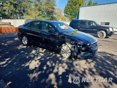Czwarte zdjęcie samochodu z boku: 2019 VOLKSWAGEN JETTA S VIN:3VWC57BU2KM231292 - miniatura