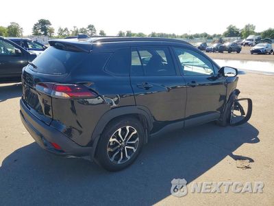 Trzecie zdjęcie samochodu z tyłu: 2026 TOYOTA COROLLA CROSS HYBRID SE VIN:7MUFBABGXTV094318 - miniatura