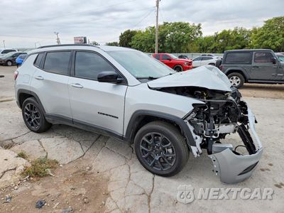 Czwarte zdjęcie samochodu z boku: 2026 JEEP COMPASS LATITUDE VIN:3C4NJDBN3TT241321 - miniatura