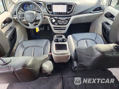 Zdjęcie 8 z 13 samochodu: 2024 CHRYSLER PACIFICA TOURING L VIN:2C4RC1BG0RR179870 - miniatura