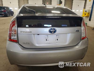 Zdjęcie 6 z 12 samochodu: 2012 TOYOTA PRIUS FOUR VIN:JTDKN3DU1C5394513 - miniatura