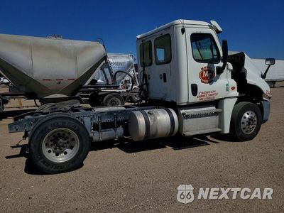 Trzecie zdjęcie samochodu z tyłu: 2016 FREIGHTLINER CASCADIA 125 VIN:3AKBGDD57GSGU9465 - miniatura