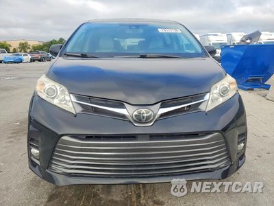 Piąte zdjęcie samochodu w środku: 2019 TOYOTA SIENNA XLE 8-PASSENGER VIN:5TDYZ3DC8KS975277 - miniatura