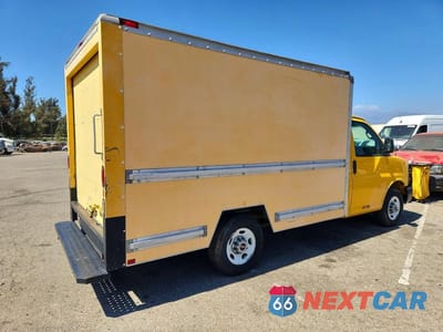 Trzecie zdjęcie samochodu z tyłu: 2008 GMC SAVANA BOX TRUCK VIN:1GDGG31CX81907005 - miniatura