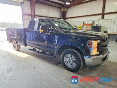 Czwarte zdjęcie samochodu z boku: 2019 FORD F250 SUPER DUTY VIN:1FD7X2A63KEF83898 - miniatura