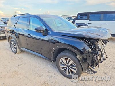 Czwarte zdjęcie samochodu z boku: 2026 NISSAN PATHFINDER SL VIN:5N1DR3CE3TC248404 - miniatura