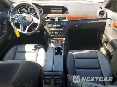 Zdjęcie 8 z 12 samochodu: 2014 MERCEDES-BENZ C 250 VIN:WDDGF4HB3EA963573 - miniatura