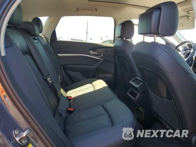 Zdjęcie 11 z 13 samochodu: 2024 AUDI Q8 E-TRON PREMIUM VIN:WA14AAGE8RB054678 - miniatura