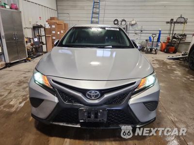 Piąte zdjęcie samochodu w środku: 2018 TOYOTA CAMRY SE VIN:4T1B11HK3JU071975 - miniatura