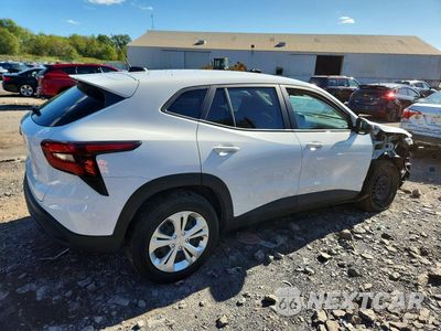 Trzecie zdjęcie samochodu z tyłu: 2025 CHEVROLET TRAX LS VIN:KL77LFEP0SC313417 - miniatura