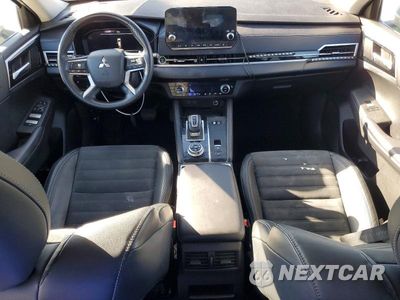 Zdjęcie 8 z 13 samochodu: 2023 MITSUBISHI OUTLANDER SE VIN:JA4T5UA9XPZ055056 - miniatura
