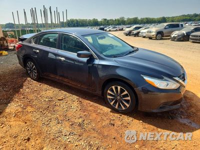 Czwarte zdjęcie samochodu z boku: 2017 NISSAN ALTIMA 2.5 SV VIN:1N4AL3AP3HC116379 - miniatura