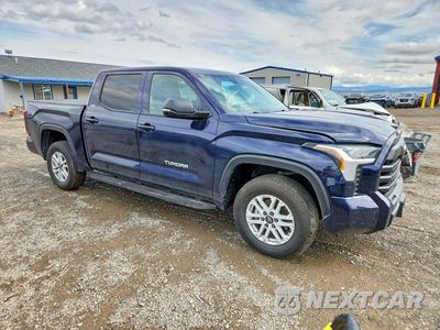 Czwarte zdjęcie samochodu z boku: 2025 TOYOTA TUNDRA SR5 VIN:5TFLA5DB3SX242682 - miniatura
