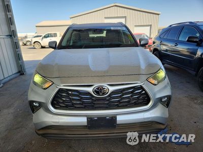Piąte zdjęcie samochodu w środku: 2022 TOYOTA HIGHLANDER XLE VIN:5TDHZRAH0NS119253 - miniatura
