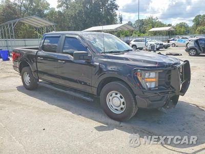 Czwarte zdjęcie samochodu z boku: 2023 FORD F150 SUPERCREW VIN:1FTEW1EP1PKG04137 - miniatura