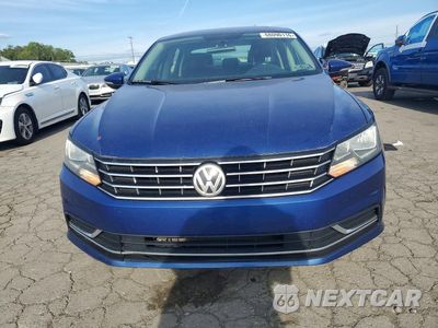 Piąte zdjęcie samochodu w środku: 2016 VOLKSWAGEN PASSAT SE VIN:1VWBT7A37GC016414 - miniatura