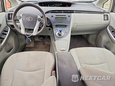 Zdjęcie 8 z 12 samochodu: 2011 TOYOTA PRIUS TWO VIN:JTDKN3DUXB5372167 - miniatura