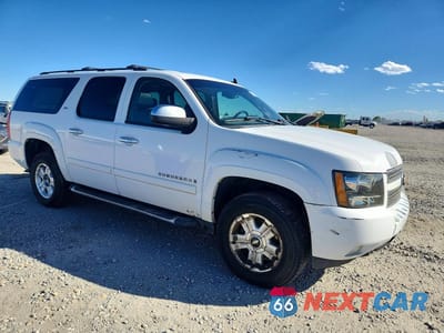 Czwarte zdjęcie samochodu z boku: 2008 CHEVROLET SUBURBAN K1500 LS VIN:3GNFK16398G121202 - miniatura