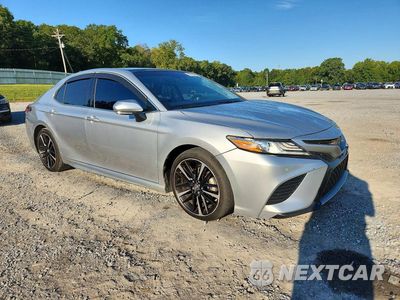 Czwarte zdjęcie samochodu z boku: 2018 TOYOTA CAMRY XSE VIN:4T1B61HK8JU511562 - miniatura