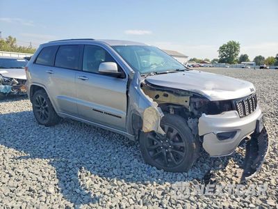 Czwarte zdjęcie samochodu z boku: 2019 JEEP GRAND CHEROKEE LAREDO VIN:1C4RJFAG4KC531917 - miniatura