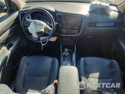 Zdjęcie 8 z 13 samochodu: 2018 MITSUBISHI OUTLANDER SE VIN:JA4AD3A32JZ014962 - miniatura