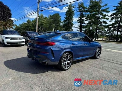Czwarte zdjęcie samochodu z boku: 2021 BMW X6 M50I VIN:5UXCY8C09M9H56302 - miniatura