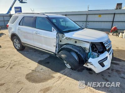 Czwarte zdjęcie samochodu z boku: 2019 FORD EXPLORER XLT VIN:1FM5K8D87KGA42718 - miniatura