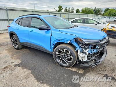 Czwarte zdjęcie samochodu z boku: 2024 CHEVROLET TRAX 2RS VIN:KL77LJE22RC194903 - miniatura