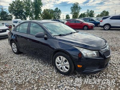 Czwarte zdjęcie samochodu z boku: 2014 CHEVROLET CRUZE LS VIN:1G1PA5SH9E7477089 - miniatura