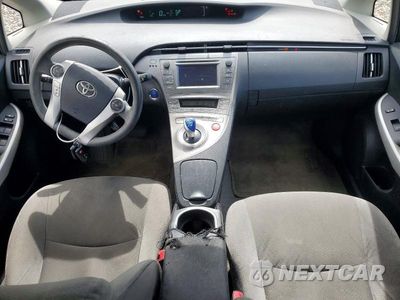 Zdjęcie 8 z 12 samochodu: 2013 TOYOTA PRIUS TWO VIN:JTDKN3DU5D5637936 - miniatura