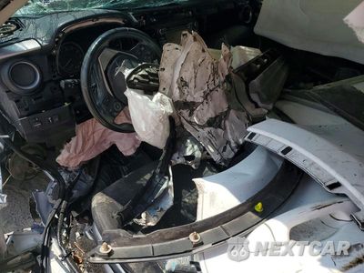 Zdjęcie 8 z 12 samochodu: 2017 TOYOTA RAV4 XLE VIN:JTMWFREV4HJ108774 - miniatura