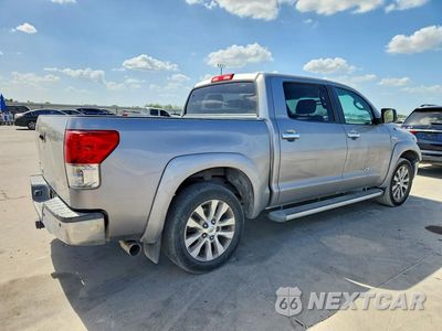 Trzecie zdjęcie samochodu z tyłu: 2011 TOYOTA TUNDRA CREWMAX LIMITED VIN:5TFFY5F1XBX102366 - miniatura
