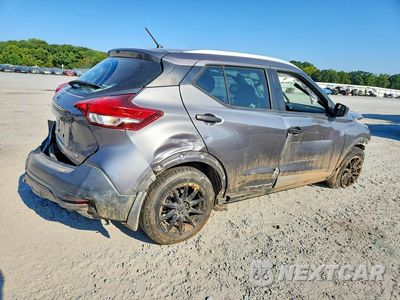 Trzecie zdjęcie samochodu z tyłu: 2018 NISSAN KICKS S VIN:3N1CP5CU7JL507618 - miniatura