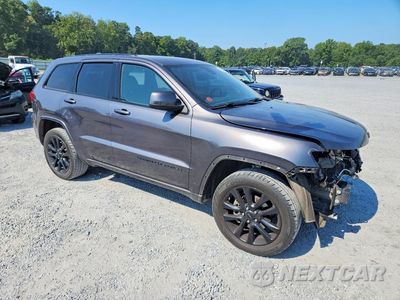 Czwarte zdjęcie samochodu z boku: 2018 JEEP GRAND CHEROKEE LAREDO VIN:1C4RJFAG3JC305446 - miniatura