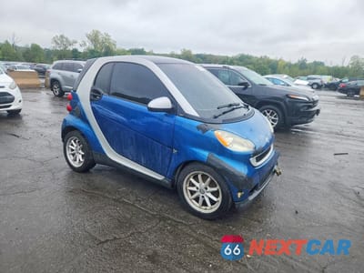 Czwarte zdjęcie samochodu z boku: 2008 SMART FORTWO PURE VIN:WMEEJ31XX8K142664 - miniatura