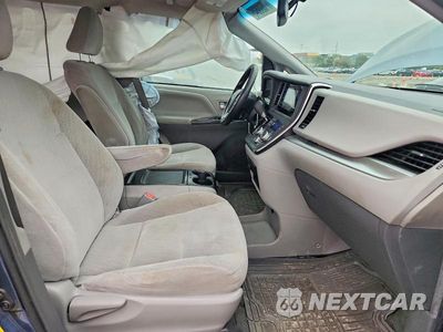 Zdjęcie 7 z 13 samochodu: 2017 TOYOTA SIENNA LE VIN:5TDKZ3DC5HS837954 - miniatura