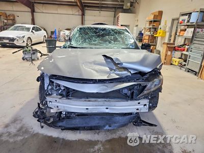 Piąte zdjęcie samochodu w środku: 2020 TOYOTA CAMRY LE VIN:4T1C11AK1LU330786 - miniatura