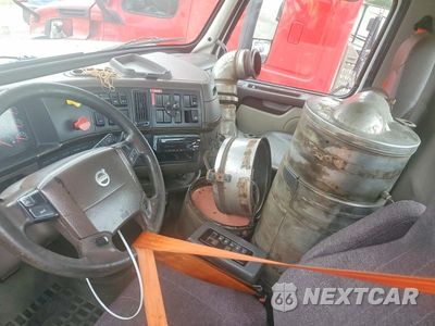 Zdjęcie 6 z 11 samochodu: 2016 VOLVO VNL SEMI TRUCK VIN:4V4N39TG0GN965498 - miniatura