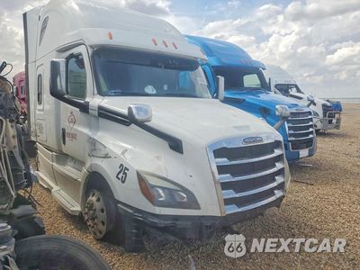 Czwarte zdjęcie samochodu z boku: 2020 FREIGHTLINER CASCADIA 126 VIN:3AKJHHDR1LSLP7490 - miniatura