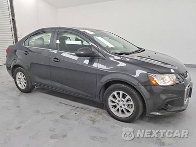 Czwarte zdjęcie samochodu z boku: 2020 CHEVROLET SONIC LT VIN:1G1JD5SB4L4142121 - miniatura