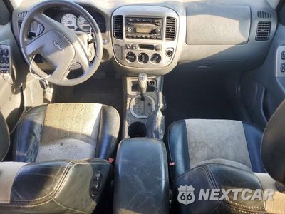 Zdjęcie 8 z 12 samochodu: 2005 FORD ESCAPE XLT VIN:1FMCU93145KA25100 - miniatura