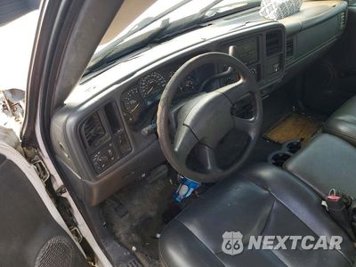 Zdjęcie 8 z 13 samochodu: 2005 GMC SIERRA C2500 HEAVY DUTY VIN:1GDHC24U35E272146 - miniatura