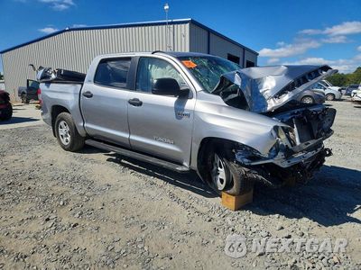 Czwarte zdjęcie samochodu z boku: 2020 TOYOTA TUNDRA CREWMAX SR5 VIN:5TFEY5F10LX260714 - miniatura