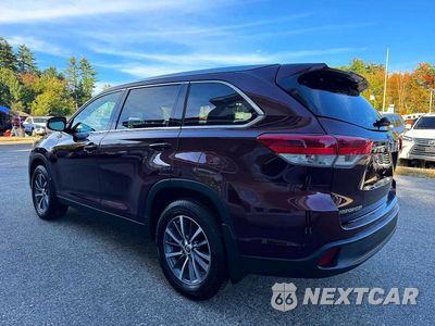 Trzecie zdjęcie samochodu z tyłu: 2019 TOYOTA HIGHLANDER XLE VIN:5TDJZRFH7KS970522 - miniatura