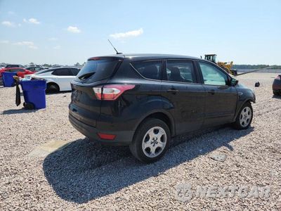 Trzecie zdjęcie samochodu z tyłu: 2018 FORD ESCAPE S VIN:1FMCU0F76JUD08365 - miniatura