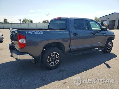 Trzecie zdjęcie samochodu z tyłu: 2018 TOYOTA TUNDRA CREWMAX SR5 VIN:5TFDW5F10JX725281 - miniatura