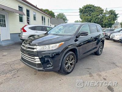 Drugie zdjęcie samochodu z przodu: 2018 TOYOTA HIGHLANDER LE VIN:5TDBZRFH9JS904623 - miniatura