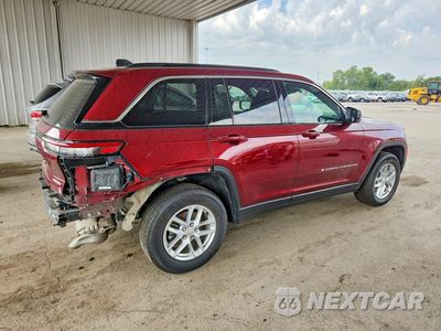 Trzecie zdjęcie samochodu z tyłu: 2024 JEEP GRAND CHEROKEE LAREDO VIN:1C4RJHAG4R8590877 - miniatura
