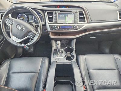 Zdjęcie 8 z 13 samochodu: 2018 TOYOTA HIGHLANDER XLE VIN:5TDJZRFH3JS543692 - miniatura