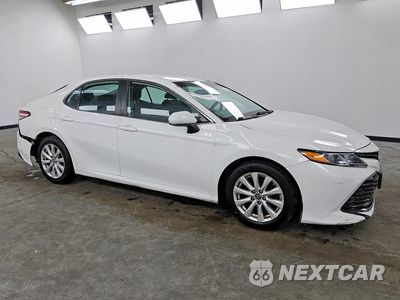 Czwarte zdjęcie samochodu z boku: 2019 TOYOTA CAMRY LE VIN:4T1B11HK1KU256950 - miniatura